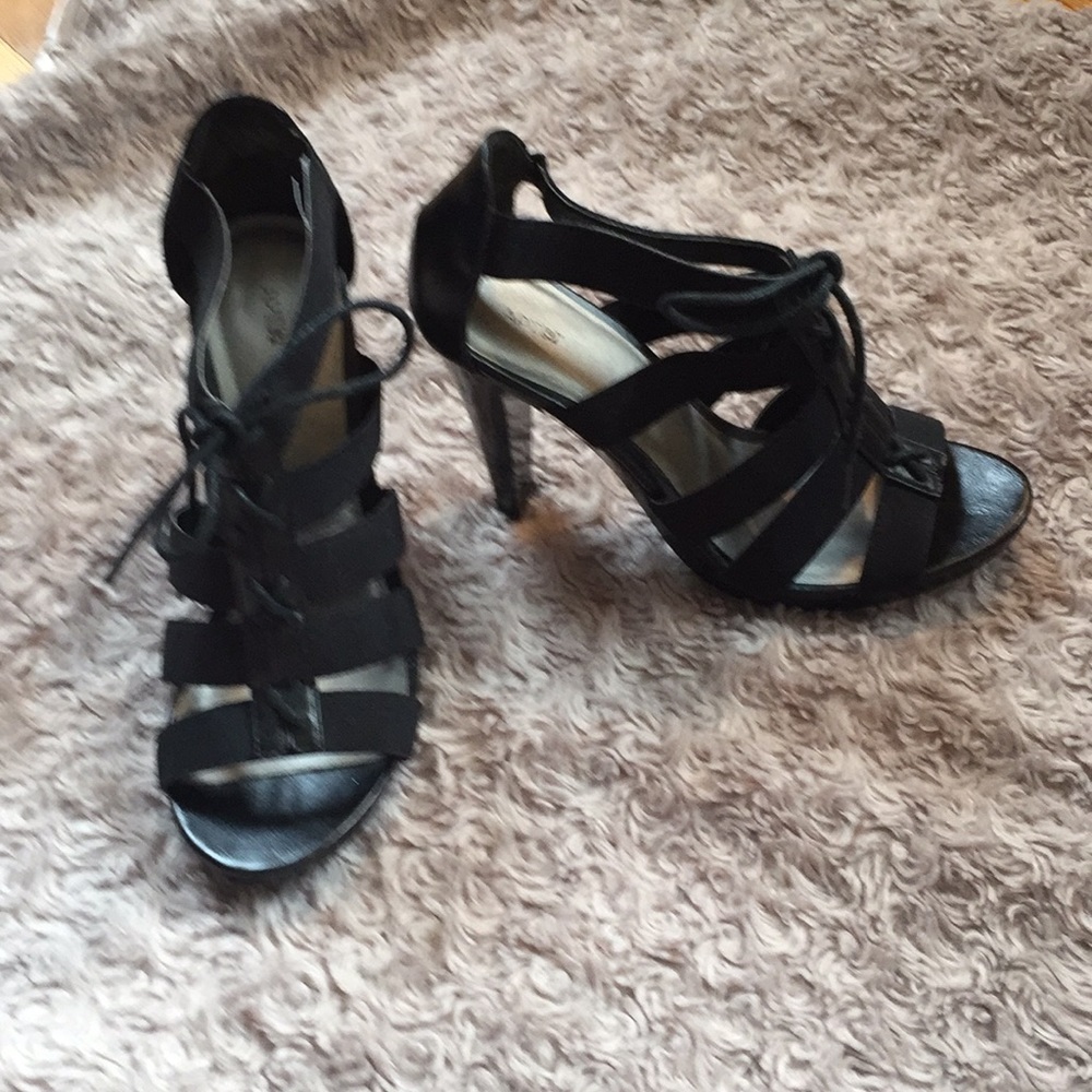 Black heels with elastic straps